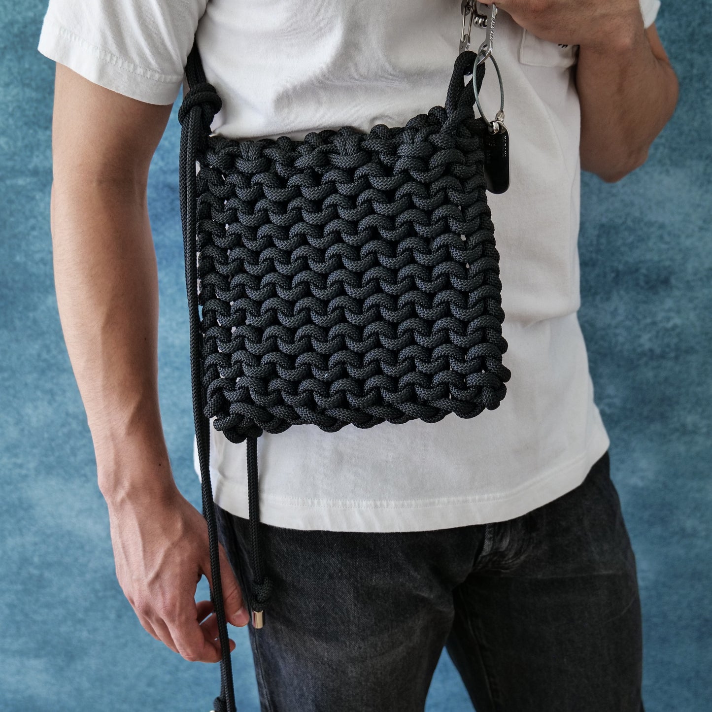 SLING BAG BLACK